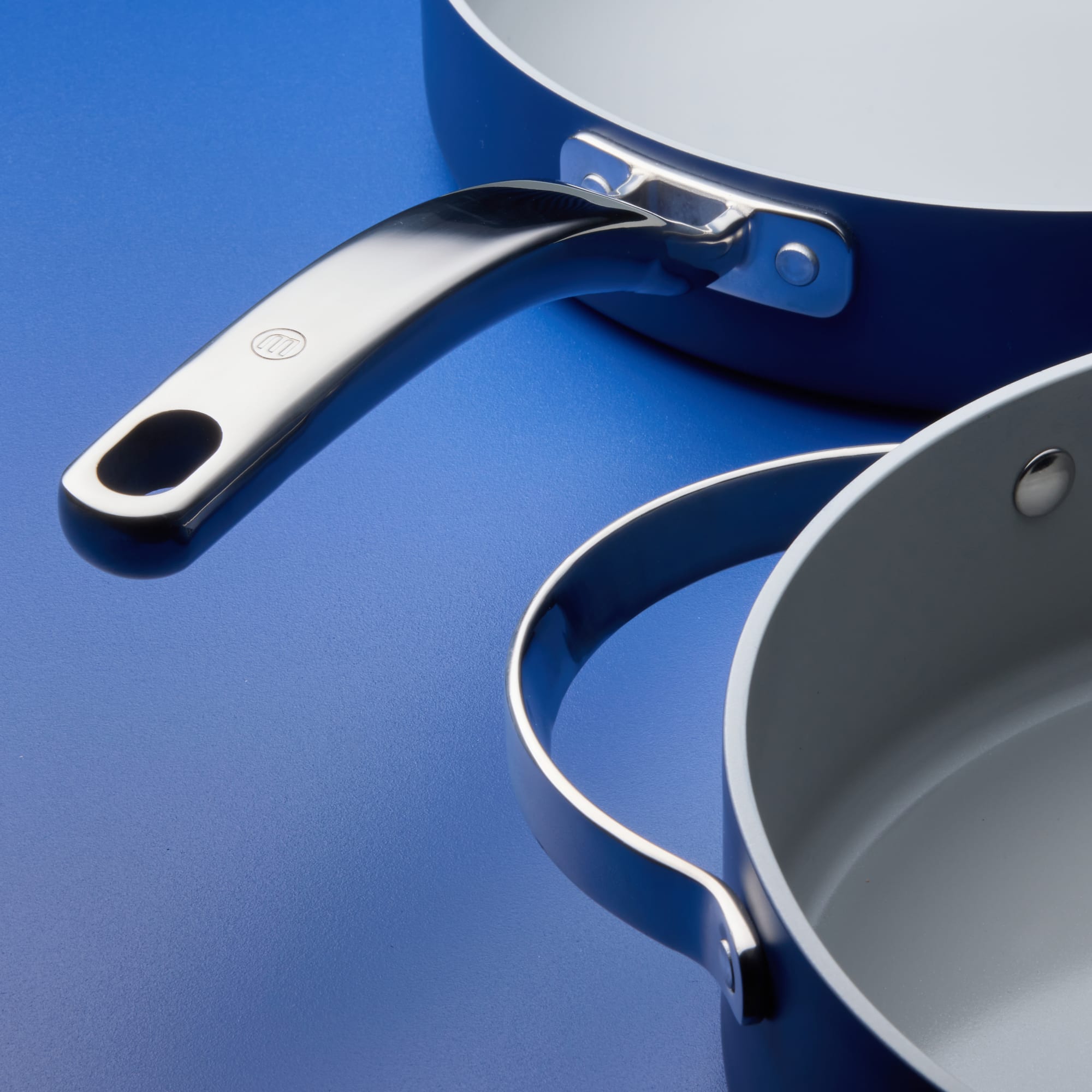 https://www.wolstead.com/cdn/shop/files/Wolstead-Mineral-4pc-Cookware-Set-Navy-LSD_09@2x.jpg?v=1683184760